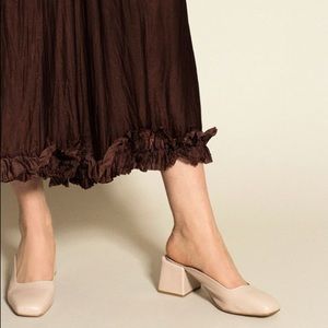 Great condition LOQ Vale slip on heels in beige